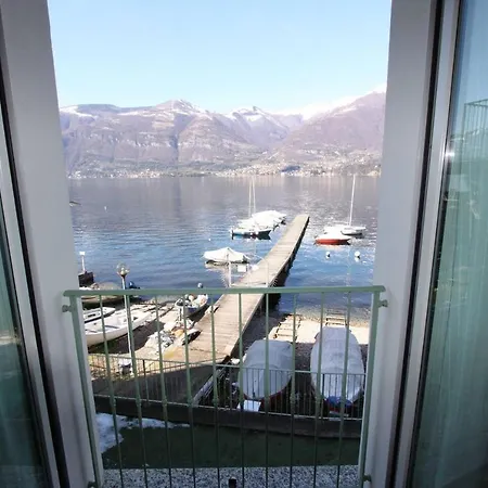 The Green House On The Lake Apartman *