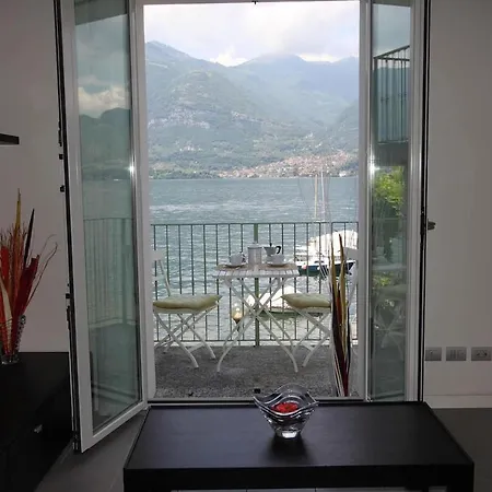 The Green House On The Lake Apartment